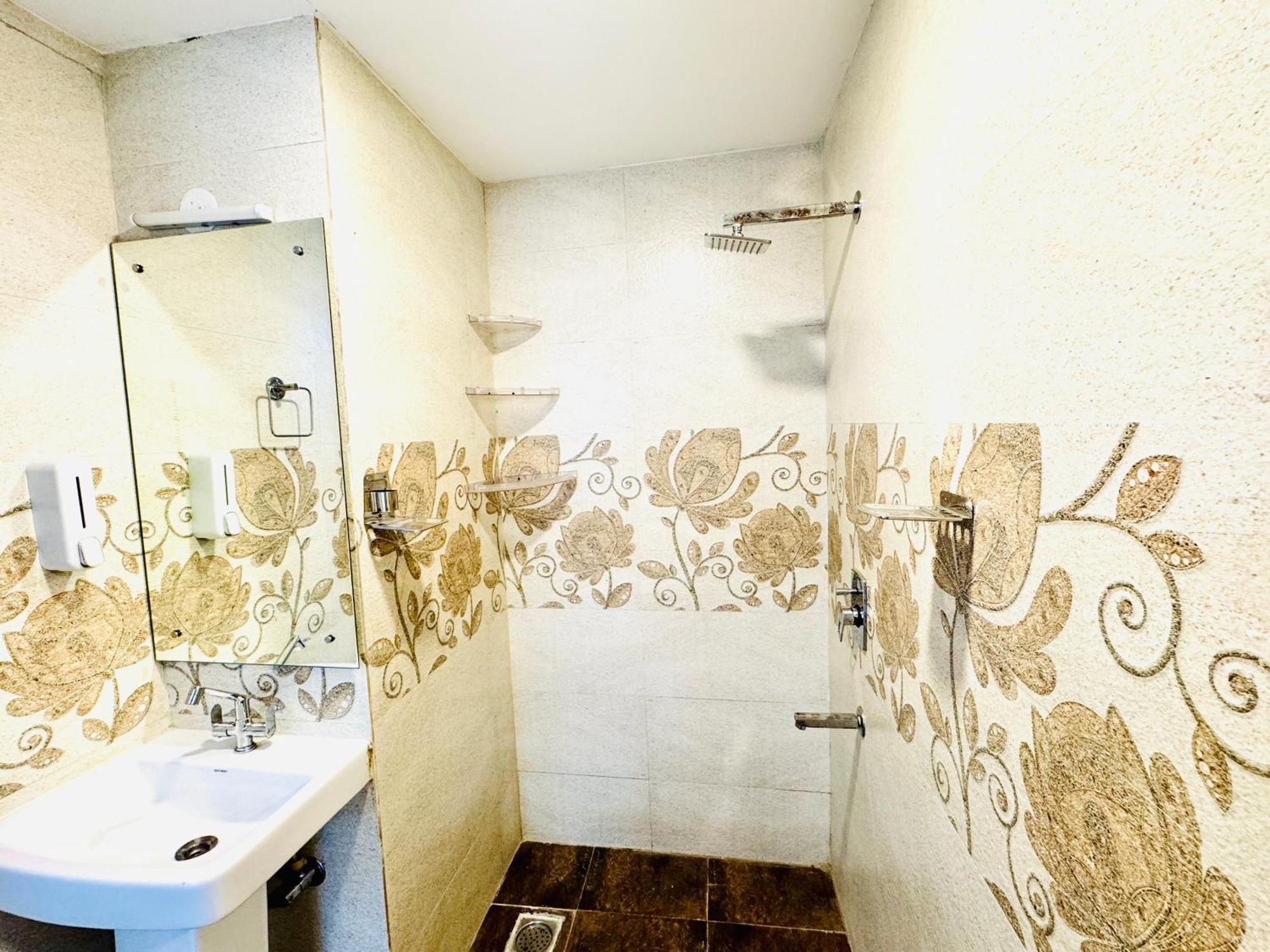 Starline Apartment *